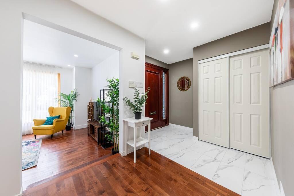 Spacious 4Br House Close To Dt Daire Brossard Dış mekan fotoğraf